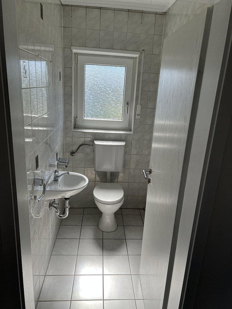 Prenájom bytu 3-izbový 95 m², Brühl, Bádensko-Wurttembersko Prenájom bytu 3-izbový 95 m², Brühl, Bádensko-Wurttembersko
