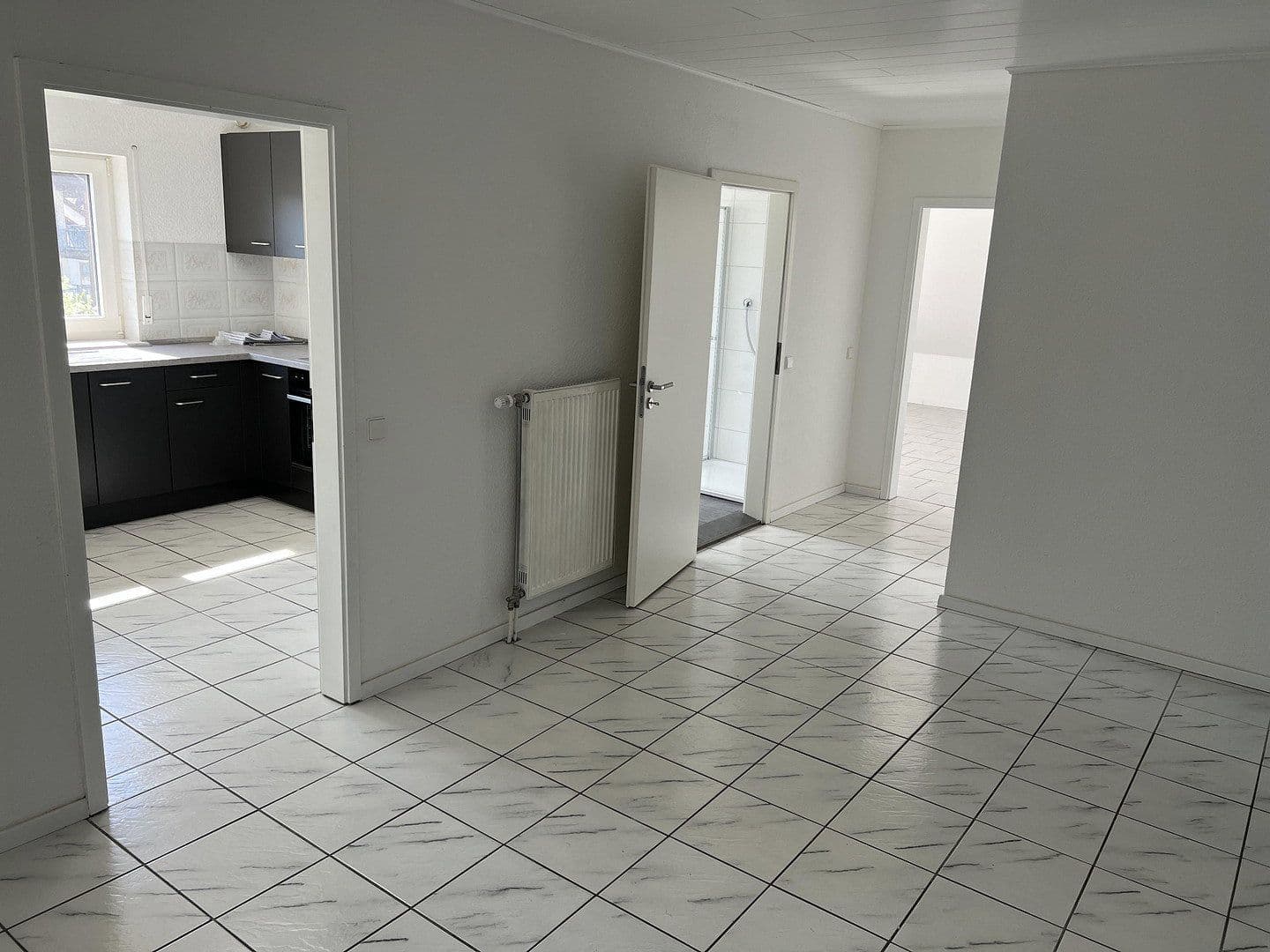 Prenájom bytu 3-izbový 95 m², Brühl, Bádensko-Wurttembersko Prenájom bytu 3-izbový 95 m², Brühl, Bádensko-Wurttembersko