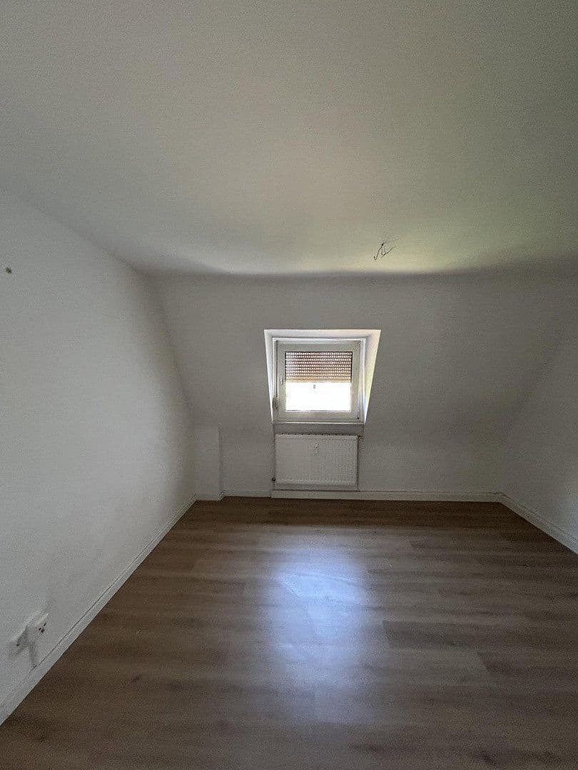 Prenájom bytu 4-izbový 95 m², Rheingönheimerstr.46, Ludwigshafen, Porýnie-Falcko Prenájom bytu 4-izbový 95 m², Rheingönheimerstr.46, Ludwigshafen, Porýnie-Falcko