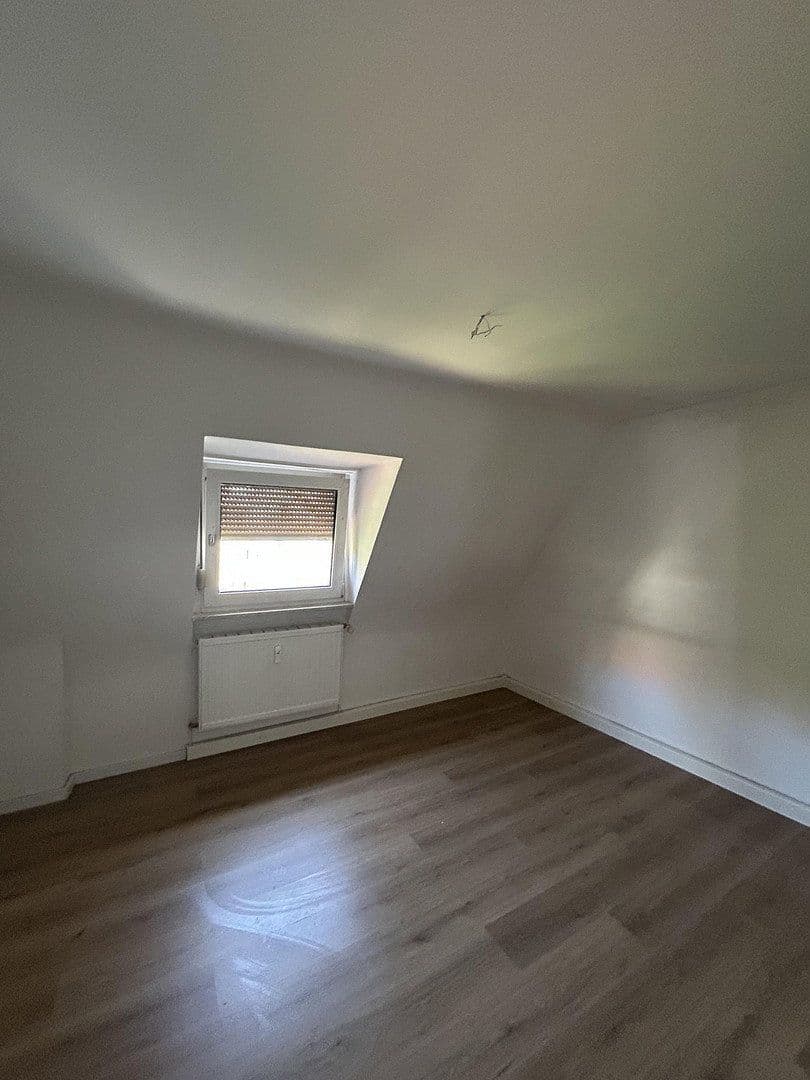 Prenájom bytu 4-izbový 95 m², Rheingönheimerstr.46, Ludwigshafen, Porýnie-Falcko Prenájom bytu 4-izbový 95 m², Rheingönheimerstr.46, Ludwigshafen, Porýnie-Falcko