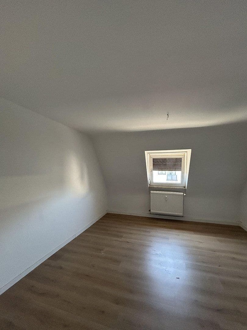 Prenájom bytu 4-izbový 95 m², Rheingönheimerstr.46, Ludwigshafen, Porýnie-Falcko Prenájom bytu 4-izbový 95 m², Rheingönheimerstr.46, Ludwigshafen, Porýnie-Falcko