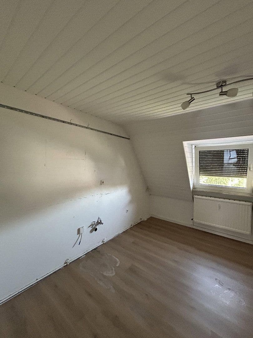 Prenájom bytu 4-izbový 95 m², Rheingönheimerstr.46, Ludwigshafen, Porýnie-Falcko Prenájom bytu 4-izbový 95 m², Rheingönheimerstr.46, Ludwigshafen, Porýnie-Falcko