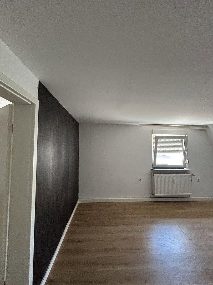 Prenájom bytu 4-izbový 95 m², Rheingönheimerstr.46, Ludwigshafen, Porýnie-Falcko Prenájom bytu 4-izbový 95 m², Rheingönheimerstr.46, Ludwigshafen, Porýnie-Falcko