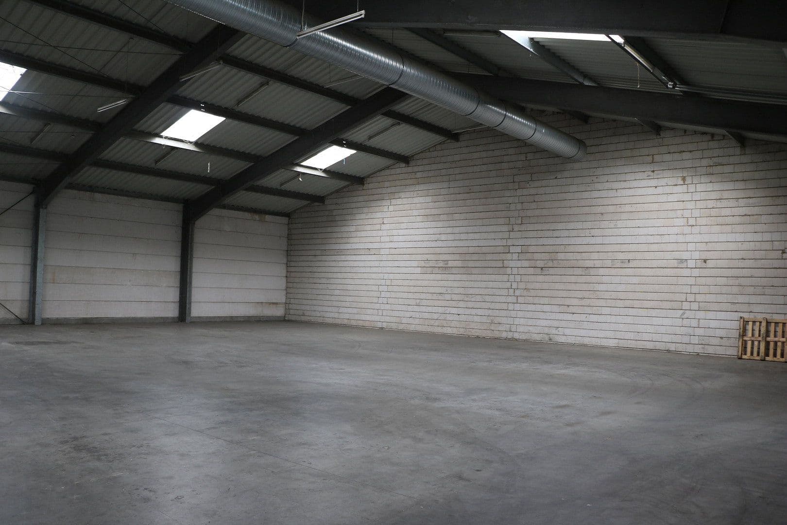Predaj nebytového priestoru 27.334 m², Raiffeisenstraße 30, Friedberg (Hessen), Hesensko Predaj nebytového priestoru 27.334 m², Raiffeisenstraße 30, Friedberg (Hessen), Hesensko