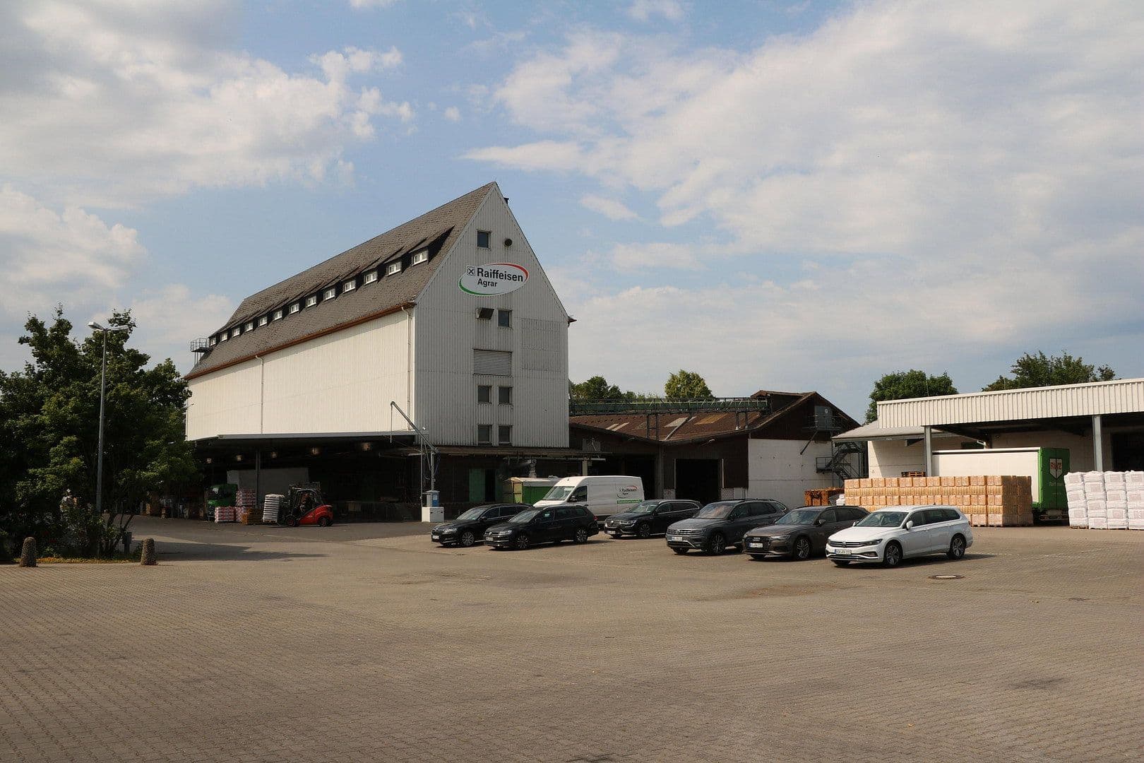 Predaj nebytového priestoru 27.334 m², Raiffeisenstraße 30, Friedberg (Hessen), Hesensko Predaj nebytového priestoru 27.334 m², Raiffeisenstraße 30, Friedberg (Hessen), Hesensko
