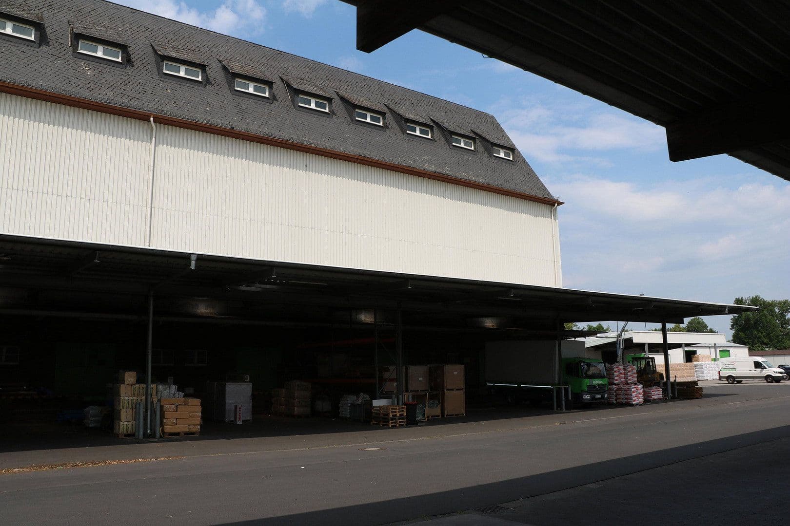 Predaj nebytového priestoru 27.334 m², Raiffeisenstraße 30, Friedberg (Hessen), Hesensko Predaj nebytového priestoru 27.334 m², Raiffeisenstraße 30, Friedberg (Hessen), Hesensko