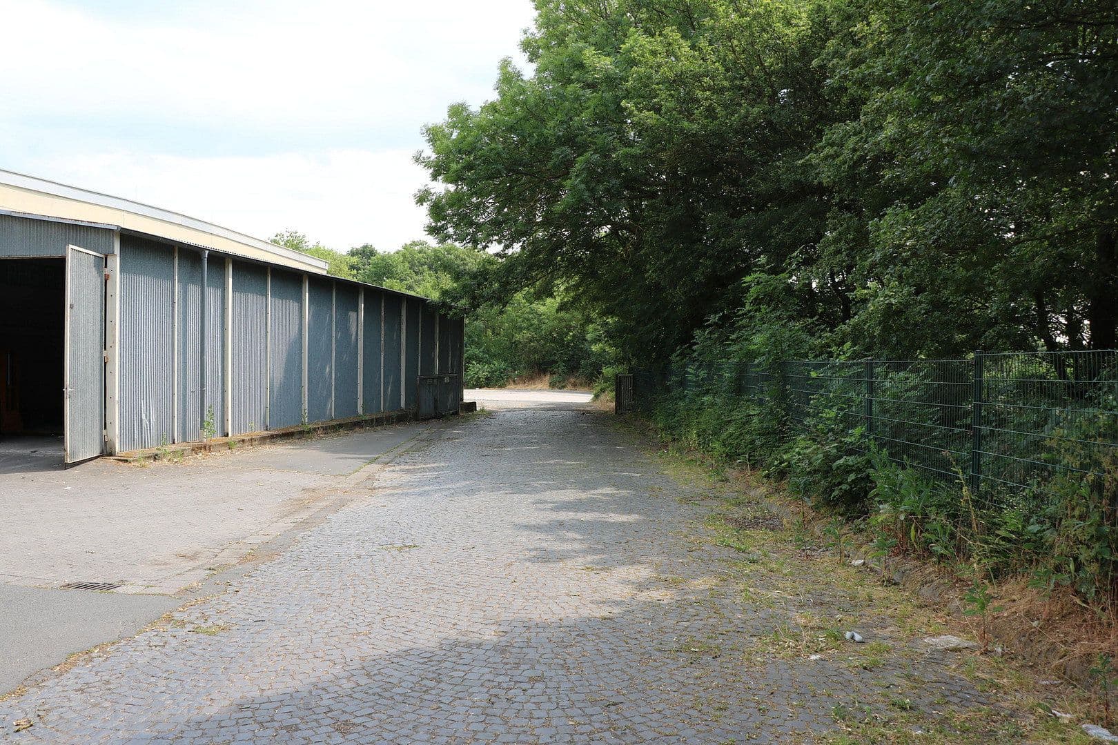 Predaj nebytového priestoru 27.334 m², Raiffeisenstraße 30, Friedberg (Hessen), Hesensko Predaj nebytového priestoru 27.334 m², Raiffeisenstraße 30, Friedberg (Hessen), Hesensko