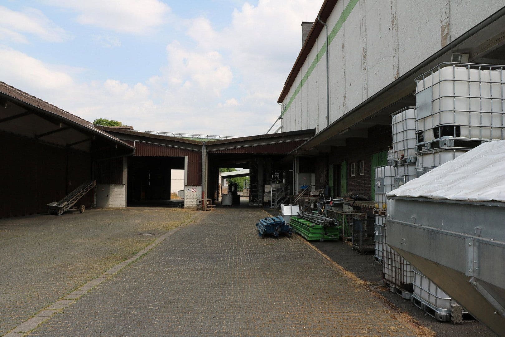 Predaj nebytového priestoru 27.334 m², Raiffeisenstraße 30, Friedberg (Hessen), Hesensko Predaj nebytového priestoru 27.334 m², Raiffeisenstraße 30, Friedberg (Hessen), Hesensko