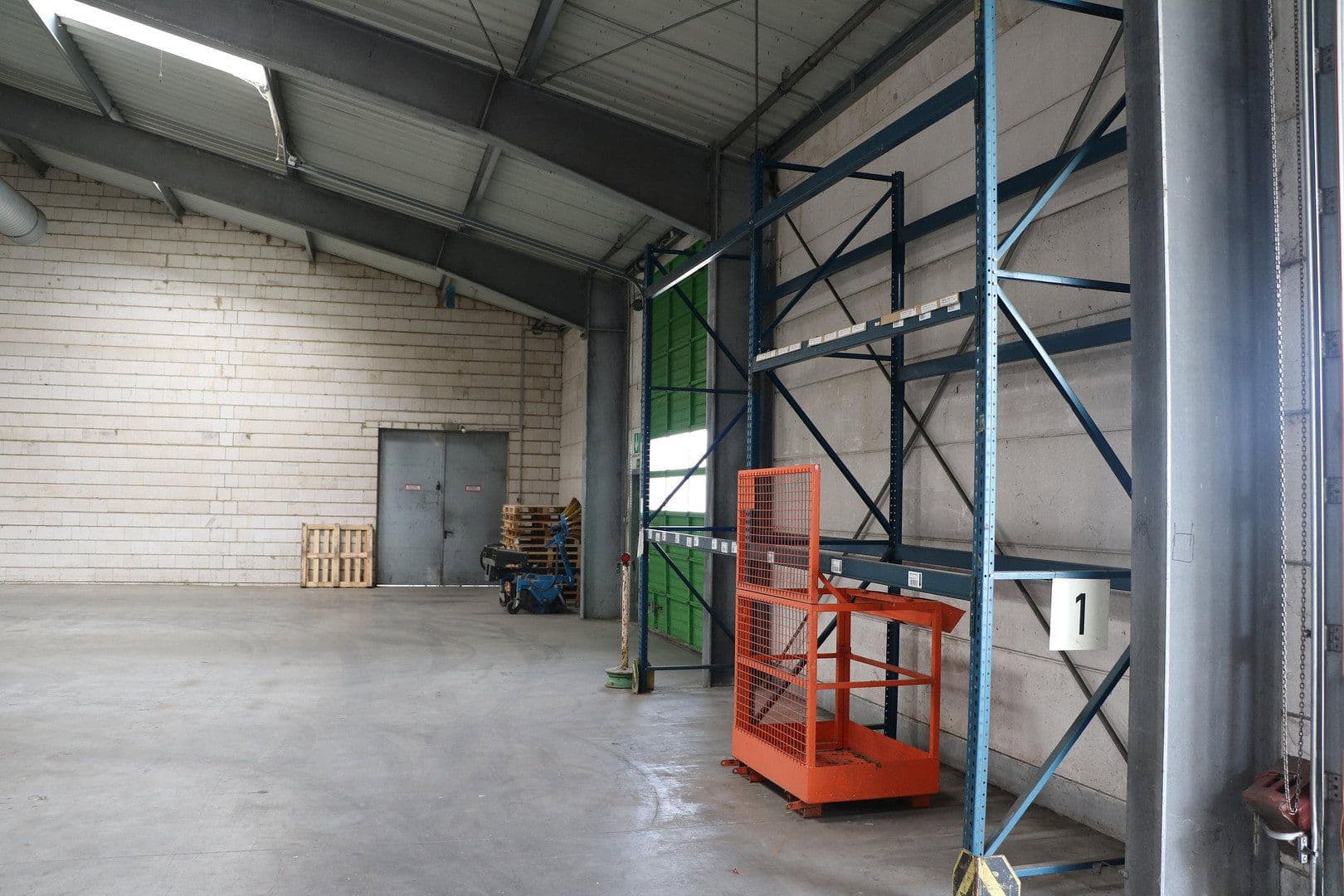 Predaj nebytového priestoru 27.334 m², Raiffeisenstraße 30, Friedberg (Hessen), Hesensko Predaj nebytového priestoru 27.334 m², Raiffeisenstraße 30, Friedberg (Hessen), Hesensko