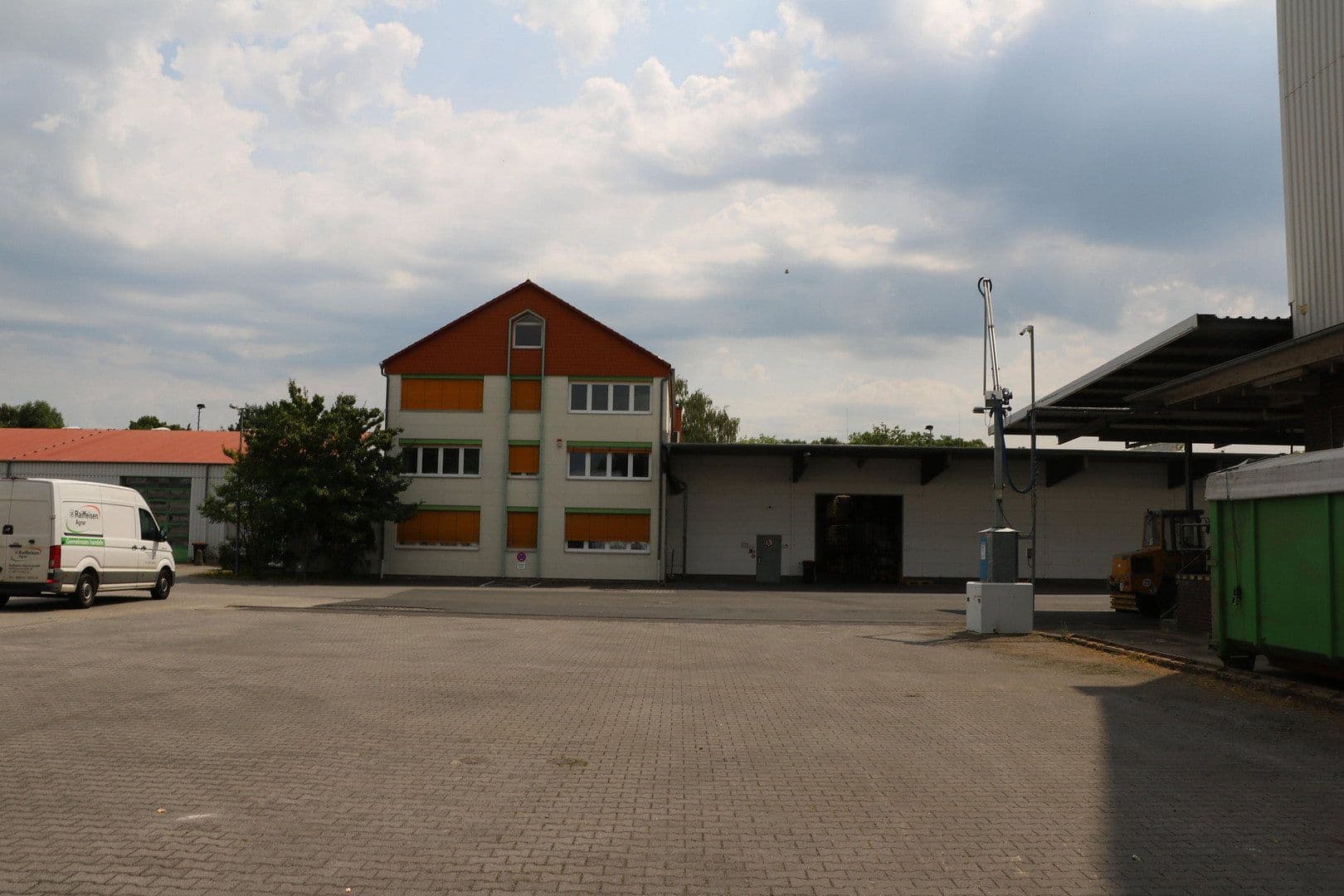 Predaj nebytového priestoru 27.334 m², Raiffeisenstraße 30, Friedberg (Hessen), Hesensko Predaj nebytového priestoru 27.334 m², Raiffeisenstraße 30, Friedberg (Hessen), Hesensko