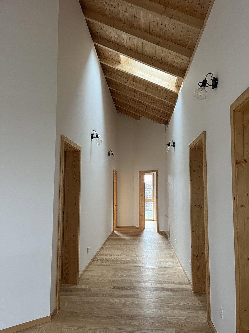 Prenájom bytu 5-izbový 150 m², Pilsting, Bavorsko Prenájom bytu 5-izbový 150 m², Pilsting, Bavorsko
