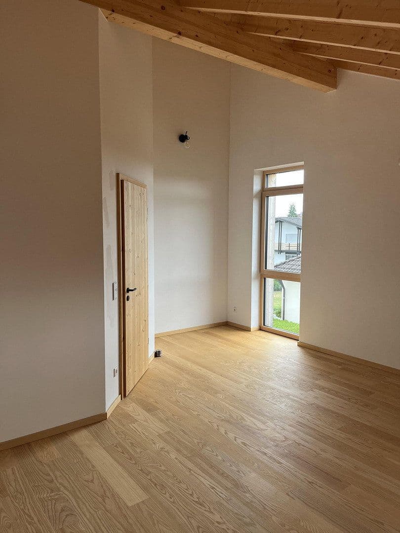 Prenájom bytu 5-izbový 150 m², Pilsting, Bavorsko Prenájom bytu 5-izbový 150 m², Pilsting, Bavorsko