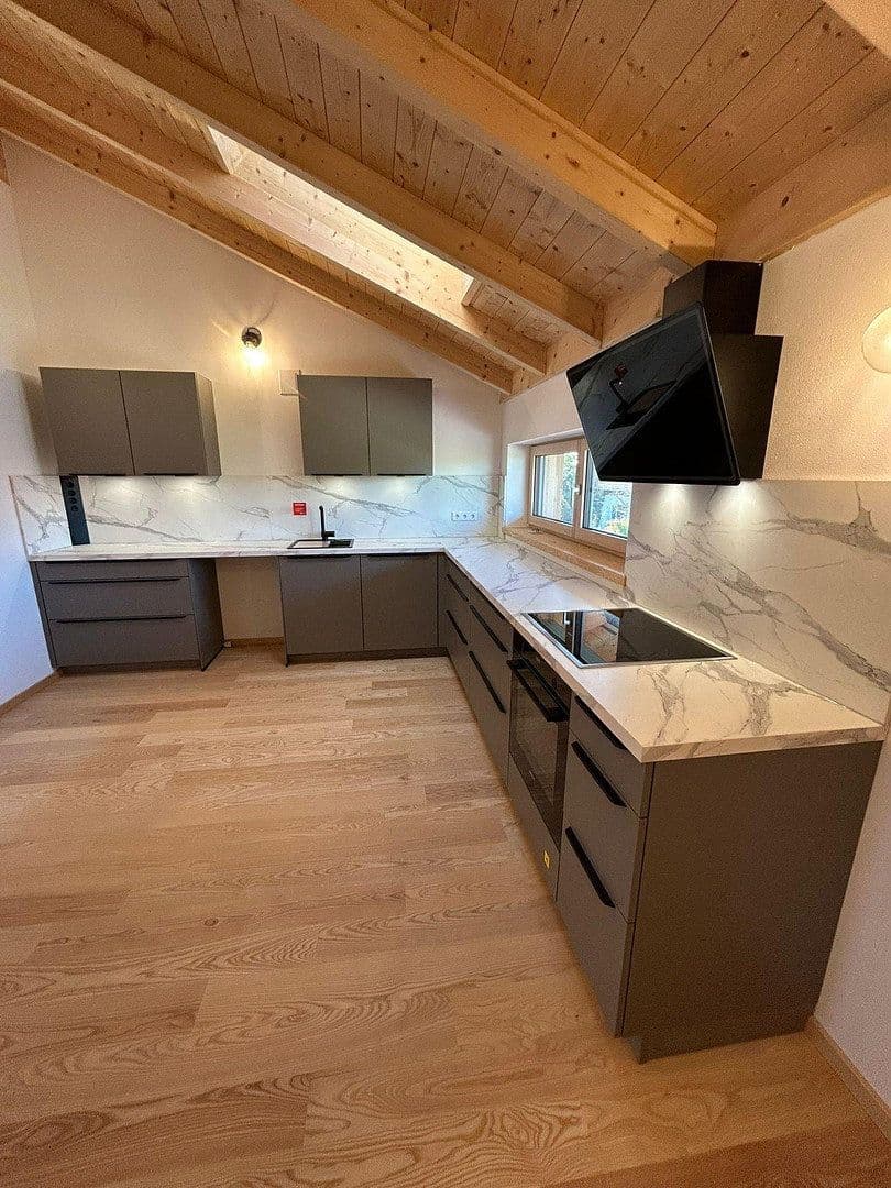 Prenájom bytu 5-izbový 150 m², Pilsting, Bavorsko Prenájom bytu 5-izbový 150 m², Pilsting, Bavorsko