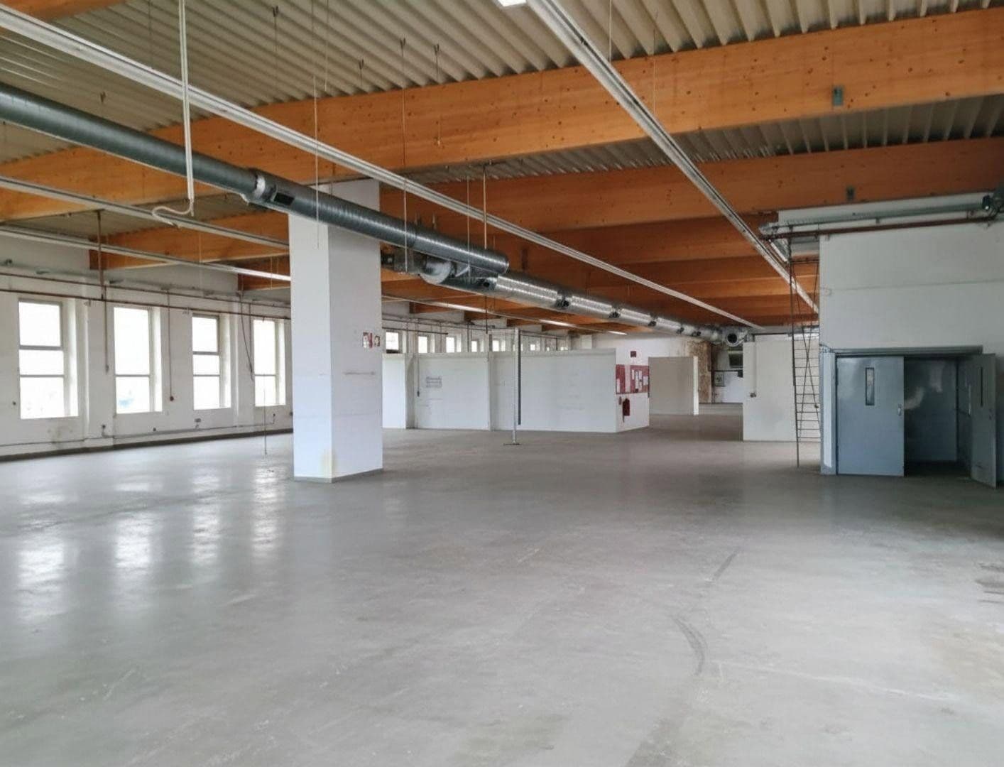Prenájom nebytového priestoru 5.200 m², Düsseldorfer Str. 102, Haan, Severné Porýnie - Westfálsko Prenájom nebytového priestoru 5.200 m², Düsseldorfer Str. 102, Haan, Severné Porýnie - Westfálsko