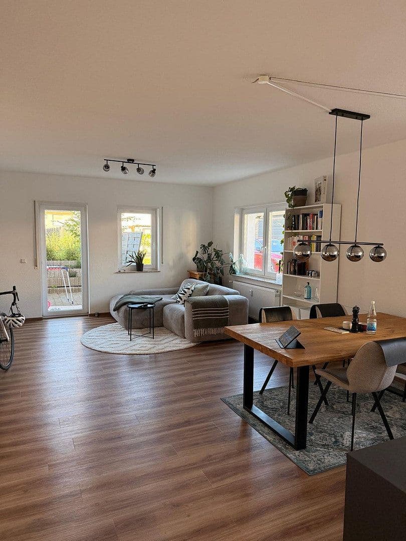 Prenájom bytu 2-izbový 73 m², Mühlhausenerstr. 30, Östringen, Bádensko-Wurttembersko Prenájom bytu 2-izbový 73 m², Mühlhausenerstr. 30, Östringen, Bádensko-Wurttembersko