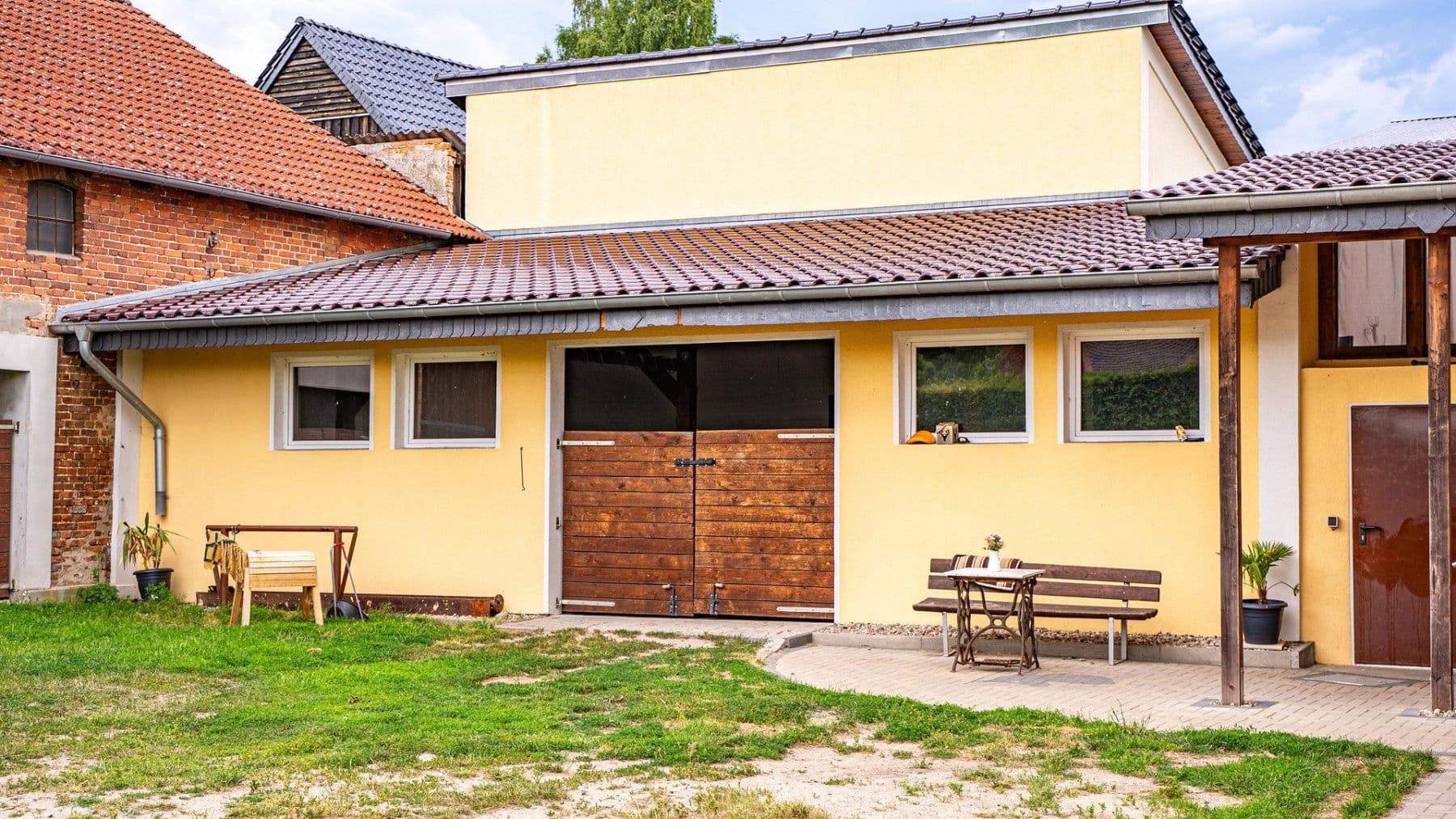 Predaj domu 265 m², pozemok 2.270 m², Ernst-Thälmann-Str. 43, Falkenberg, Brandenbursko Predaj domu 265 m², pozemok 2.270 m², Ernst-Thälmann-Str. 43, Falkenberg, Brandenbursko