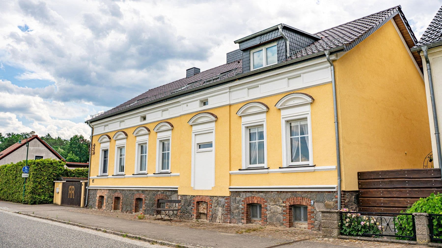 Predaj domu 265 m², pozemok 2.270 m², Ernst-Thälmann-Str. 43, Falkenberg, Brandenbursko Predaj domu 265 m², pozemok 2.270 m², Ernst-Thälmann-Str. 43, Falkenberg, Brandenbursko