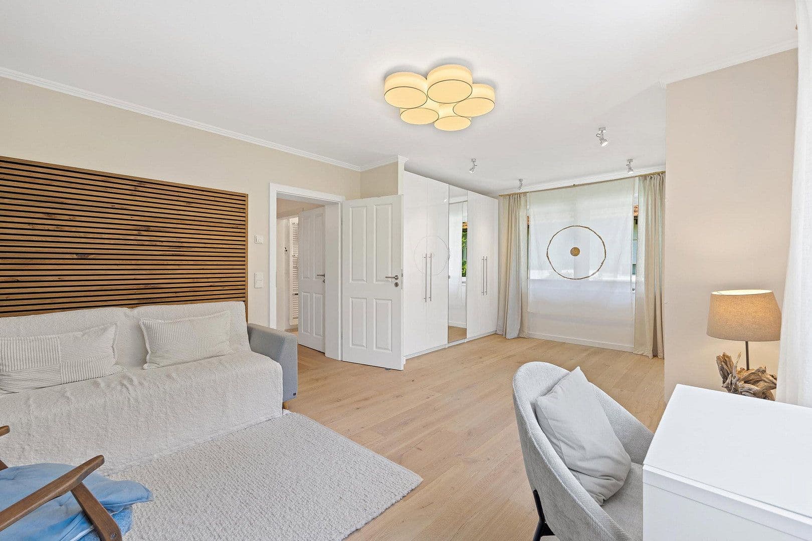 Predaj domu 212 m², pozemok 455 m², München, Bavorsko Predaj domu 212 m², pozemok 455 m², München, Bavorsko
