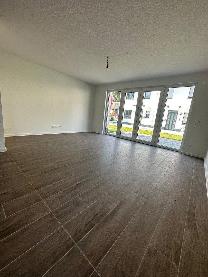 Prenájom domu 135 m², pozemok 450 m², Müllheim im Markgräflerland, Bádensko-Wurttembersko Prenájom domu 135 m², pozemok 450 m², Müllheim im Markgräflerland, Bádensko-Wurttembersko