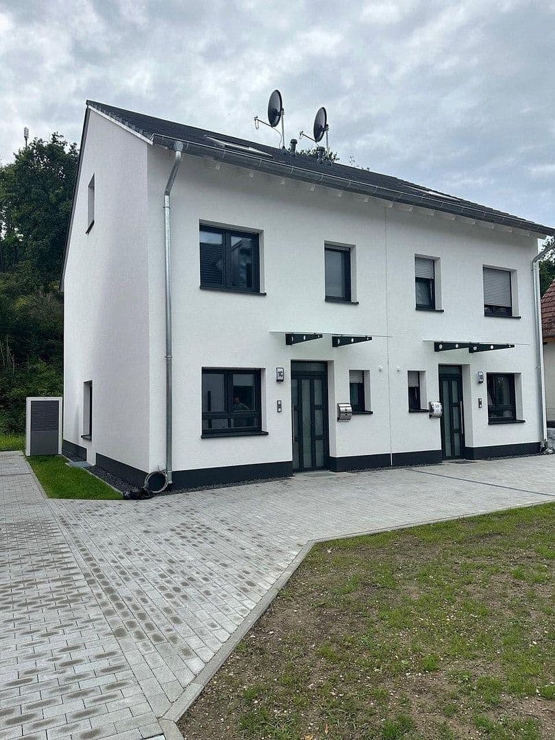 Prenájom domu 135 m², pozemok 450 m², Müllheim im Markgräflerland, Bádensko-Wurttembersko Prenájom domu 135 m², pozemok 450 m², Müllheim im Markgräflerland, Bádensko-Wurttembersko