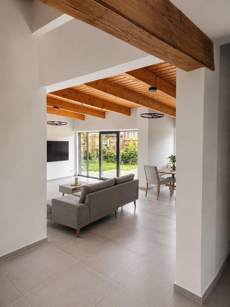 Predaj domu 180 m², pozemok 1.000 m², Neu Wulmstorf, Dolné Sasko Predaj domu 180 m², pozemok 1.000 m², Neu Wulmstorf, Dolné Sasko