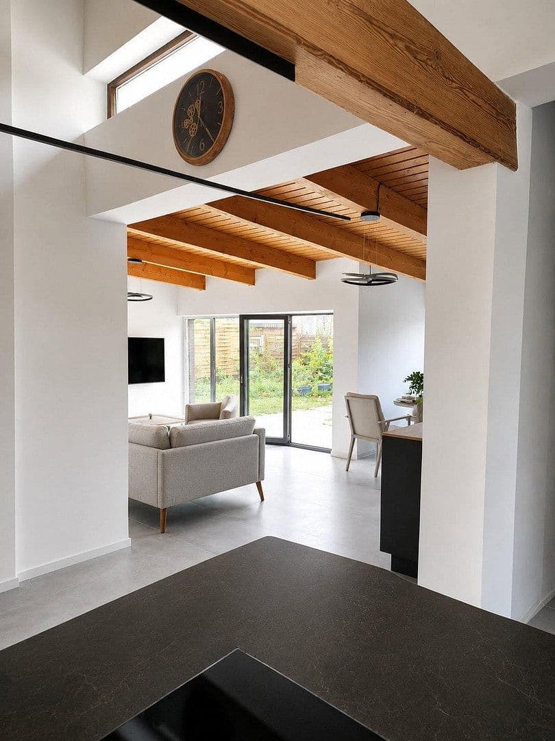 Predaj domu 180 m², pozemok 1.000 m², Neu Wulmstorf, Dolné Sasko Predaj domu 180 m², pozemok 1.000 m², Neu Wulmstorf, Dolné Sasko