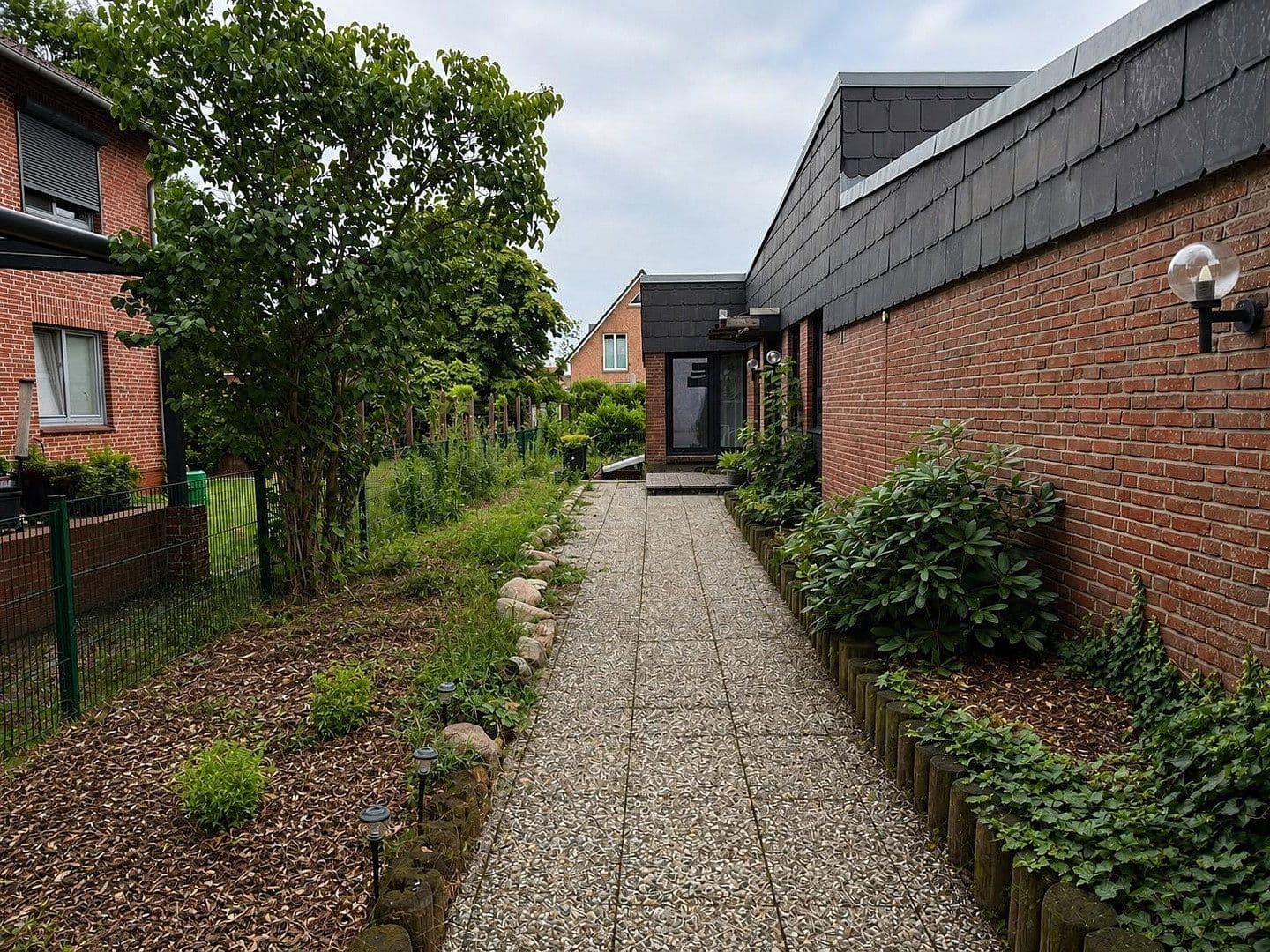 Predaj domu 180 m², pozemok 1.000 m², Neu Wulmstorf, Dolné Sasko Predaj domu 180 m², pozemok 1.000 m², Neu Wulmstorf, Dolné Sasko