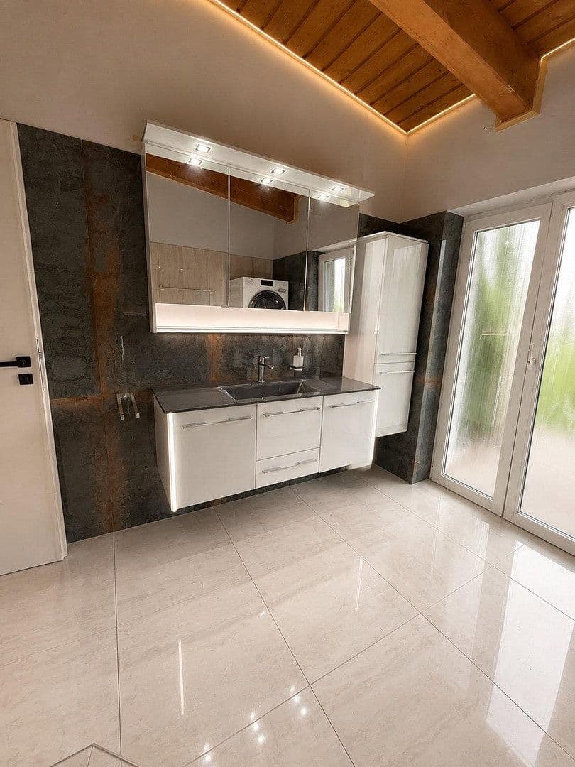Predaj domu 180 m², pozemok 1.000 m², Neu Wulmstorf, Dolné Sasko Predaj domu 180 m², pozemok 1.000 m², Neu Wulmstorf, Dolné Sasko