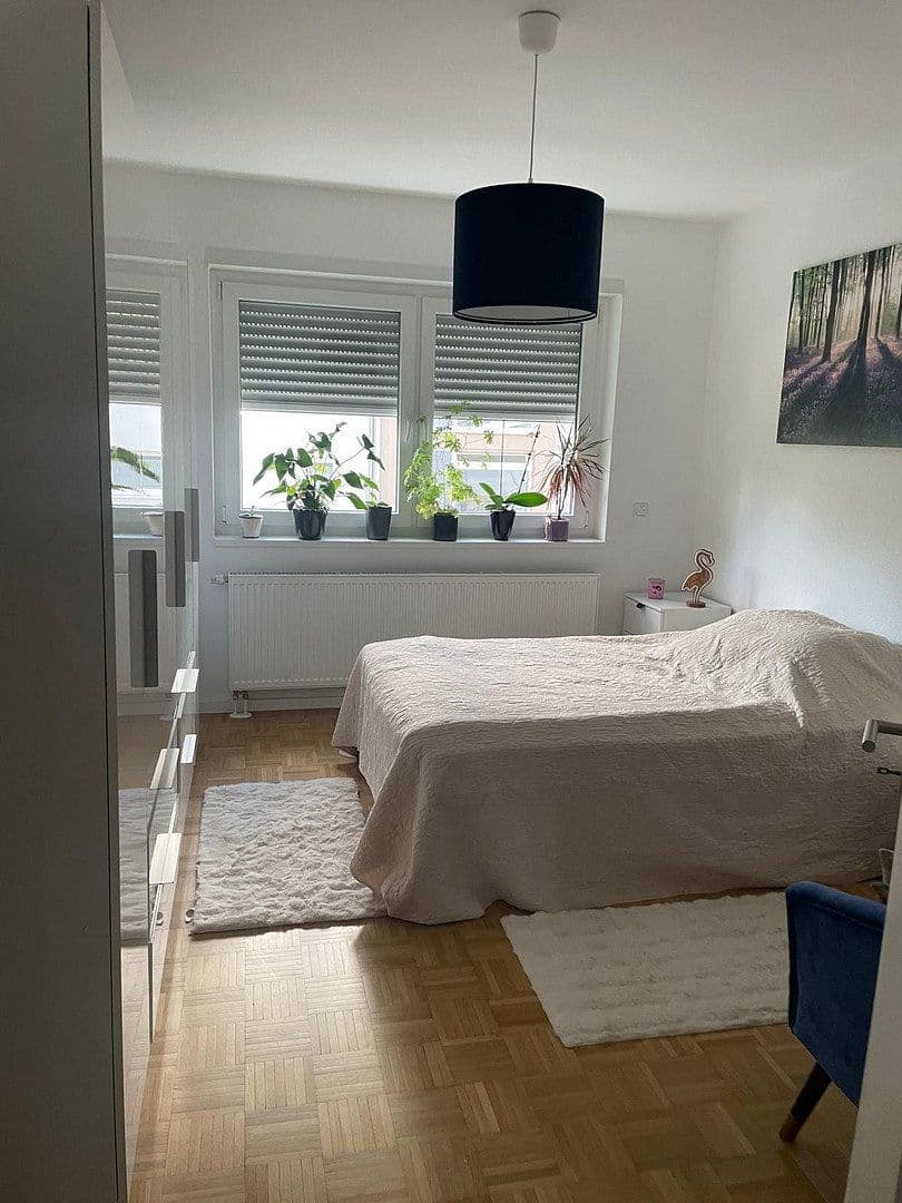 Prenájom bytu 4-izbový 99 m², Mannheim, Bádensko-Wurttembersko Prenájom bytu 4-izbový 99 m², Mannheim, Bádensko-Wurttembersko