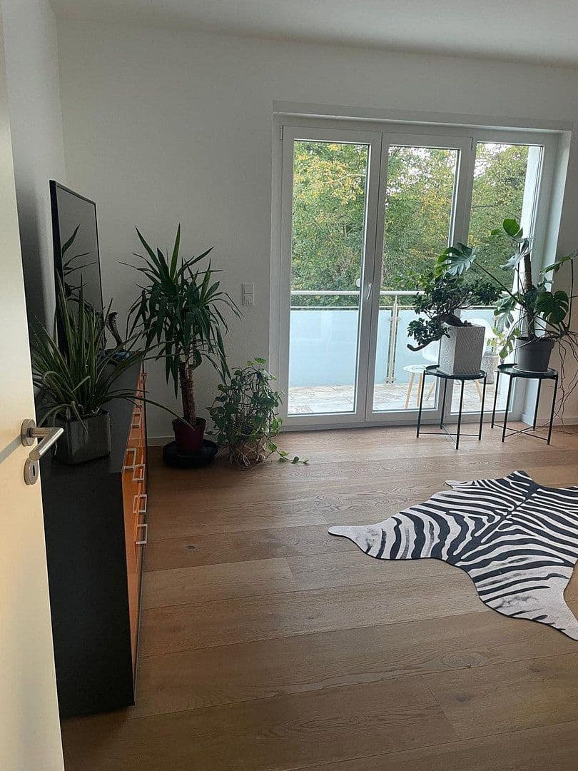 Prenájom bytu 4-izbový 99 m², Mannheim, Bádensko-Wurttembersko Prenájom bytu 4-izbový 99 m², Mannheim, Bádensko-Wurttembersko
