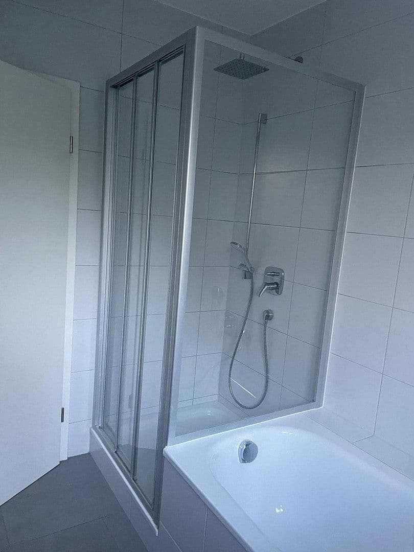 Prenájom bytu 4-izbový 99 m², Mannheim, Bádensko-Wurttembersko Prenájom bytu 4-izbový 99 m², Mannheim, Bádensko-Wurttembersko