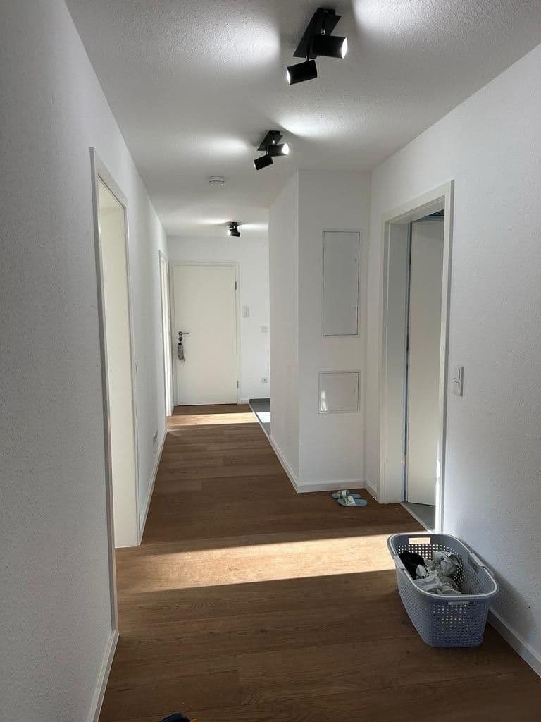 Prenájom bytu 4-izbový 99 m², Mannheim, Bádensko-Wurttembersko Prenájom bytu 4-izbový 99 m², Mannheim, Bádensko-Wurttembersko