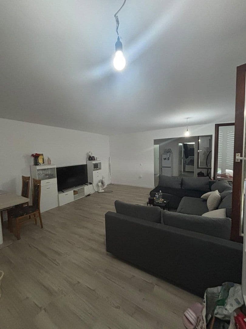 Prenájom bytu 2-izbový 75 m², Kuhardt, Porýnie-Falcko Prenájom bytu 2-izbový 75 m², Kuhardt, Porýnie-Falcko