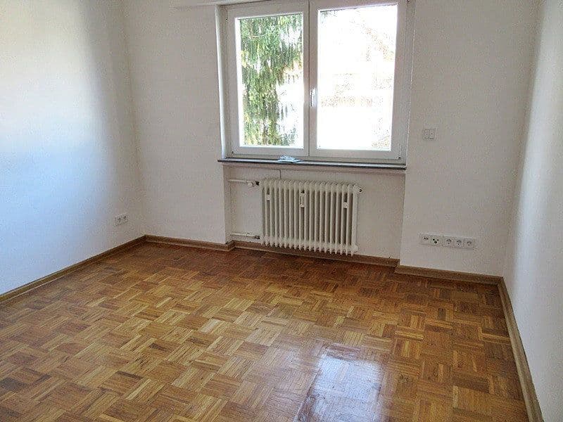 Prenájom bytu 4-izbový 135 m², Frankfurt, Hesensko Prenájom bytu 4-izbový 135 m², Frankfurt, Hesensko