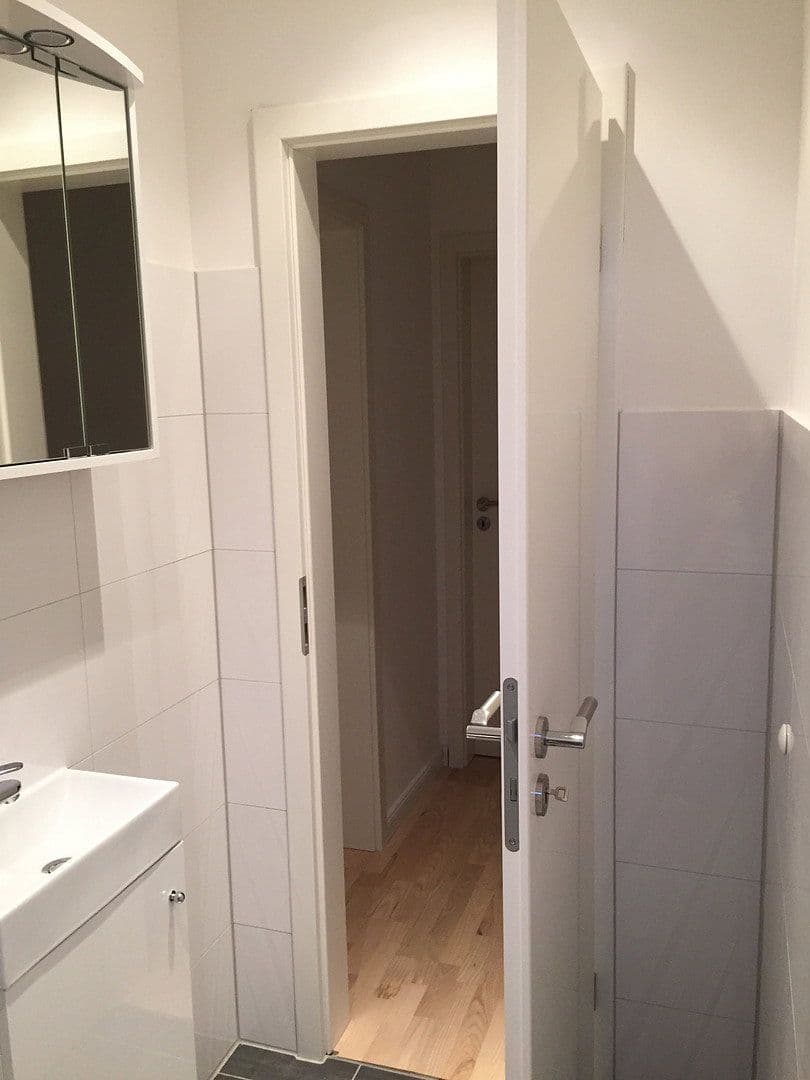 Prenájom bytu 4-izbový 100 m², Frankfurt am Main, Hesensko Prenájom bytu 4-izbový 100 m², Frankfurt am Main, Hesensko