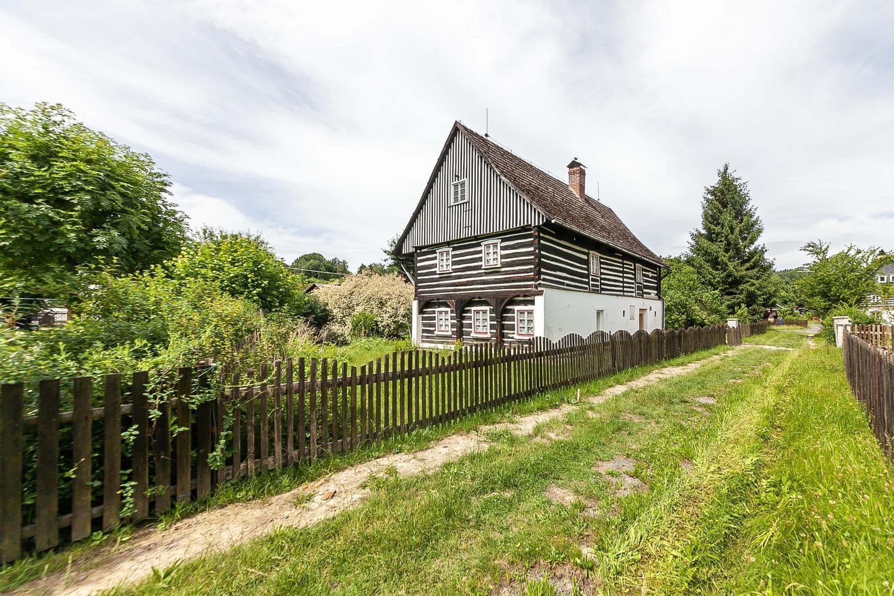 Predaj rekreačného objektu 139 m², pozemok 915 m², Velenice, Liberecký kraj Predaj rekreačného objektu 139 m², pozemok 915 m², Velenice, Liberecký kraj