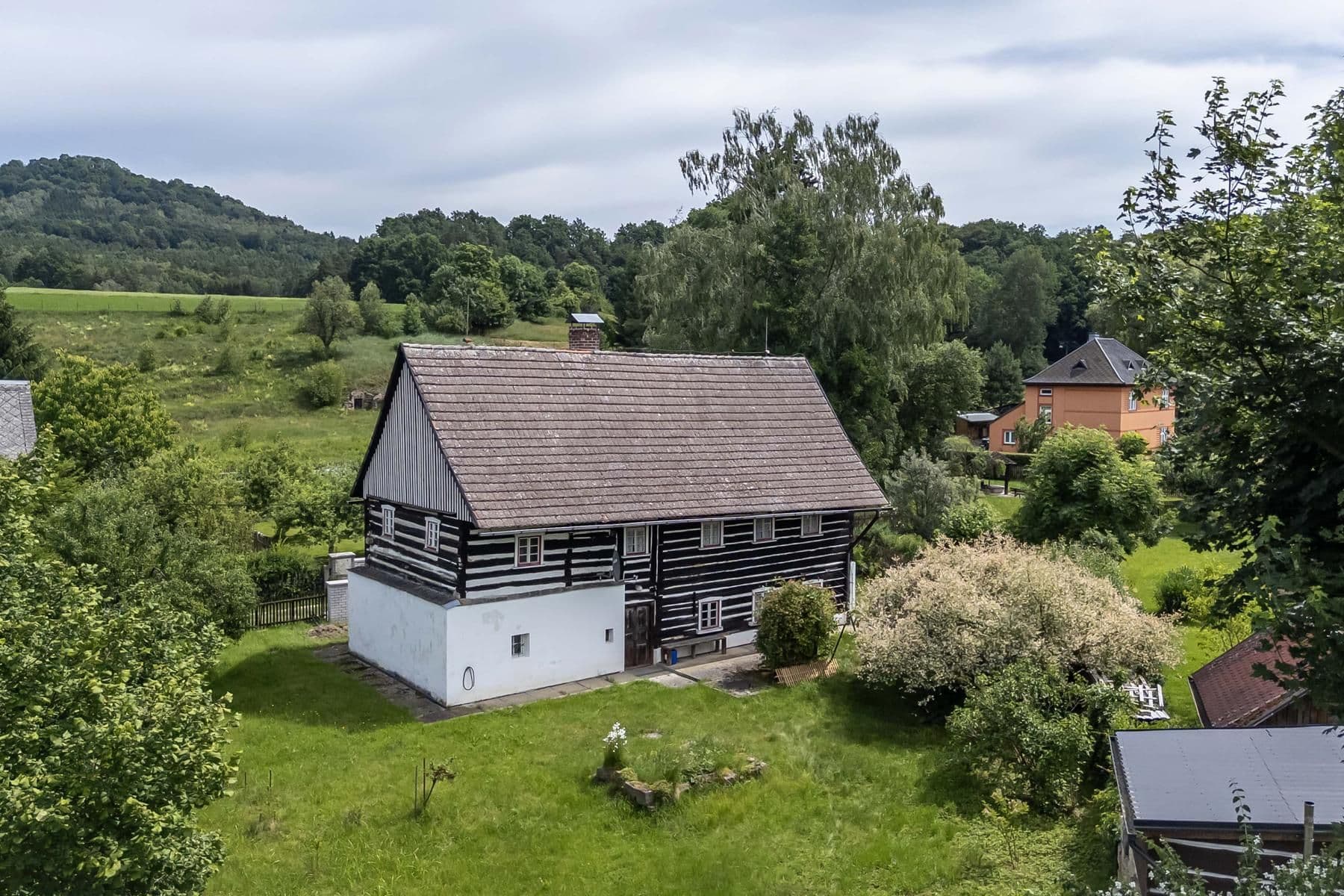 Predaj rekreačného objektu 139 m², pozemok 915 m², Velenice, Liberecký kraj Predaj rekreačného objektu 139 m², pozemok 915 m², Velenice, Liberecký kraj