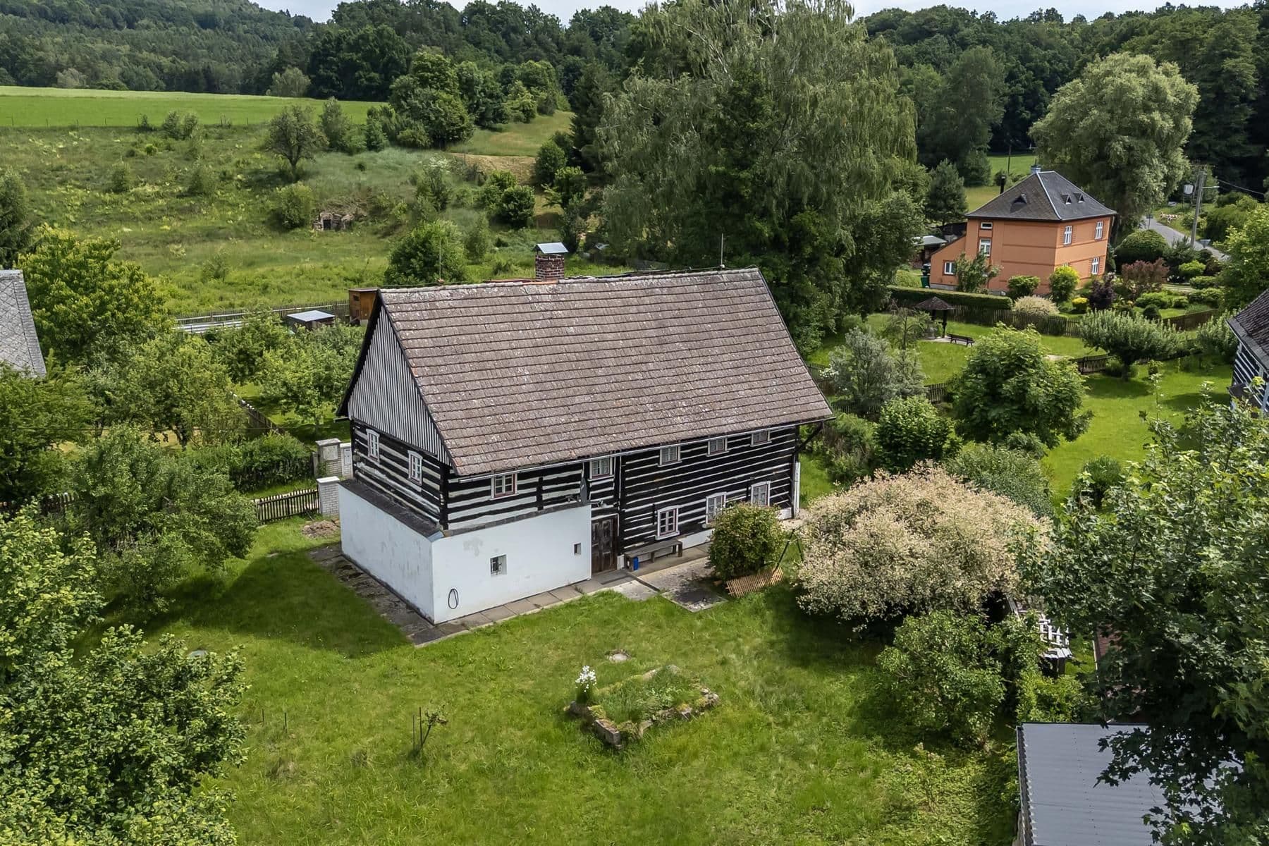 Predaj rekreačného objektu 139 m², pozemok 915 m², Velenice, Liberecký kraj Predaj rekreačného objektu 139 m², pozemok 915 m², Velenice, Liberecký kraj