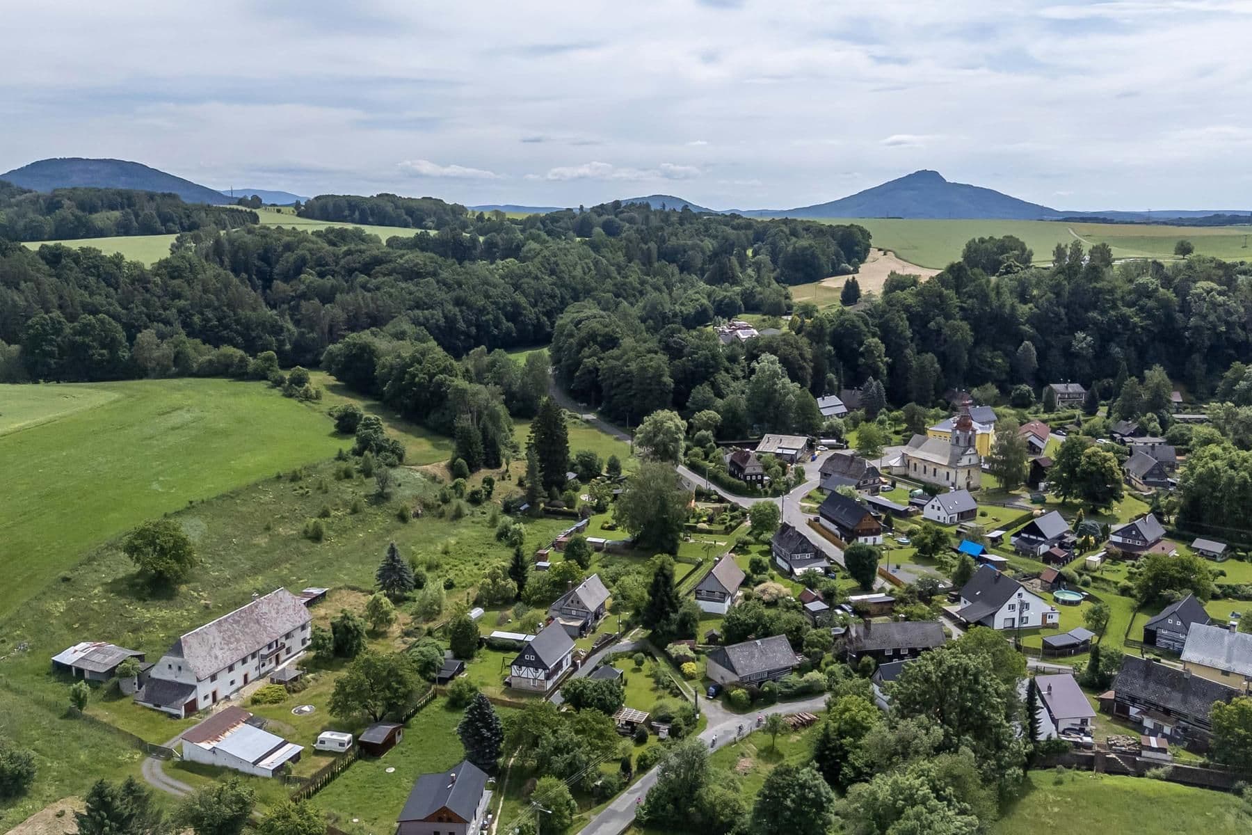 Predaj rekreačného objektu 139 m², pozemok 915 m², Velenice, Liberecký kraj Predaj rekreačného objektu 139 m², pozemok 915 m², Velenice, Liberecký kraj