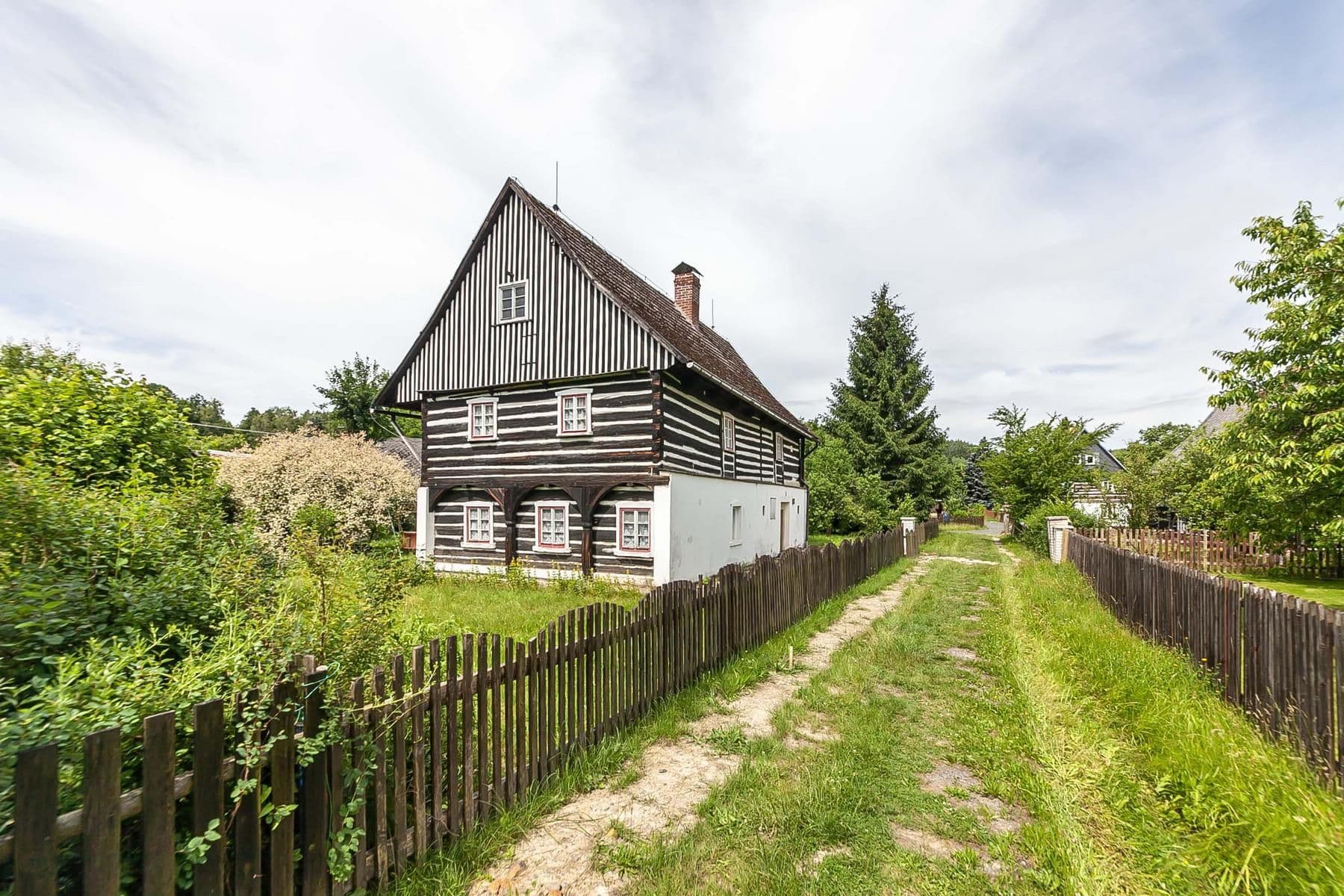 Predaj rekreačného objektu 139 m², pozemok 915 m², Velenice, Liberecký kraj Predaj rekreačného objektu 139 m², pozemok 915 m², Velenice, Liberecký kraj
