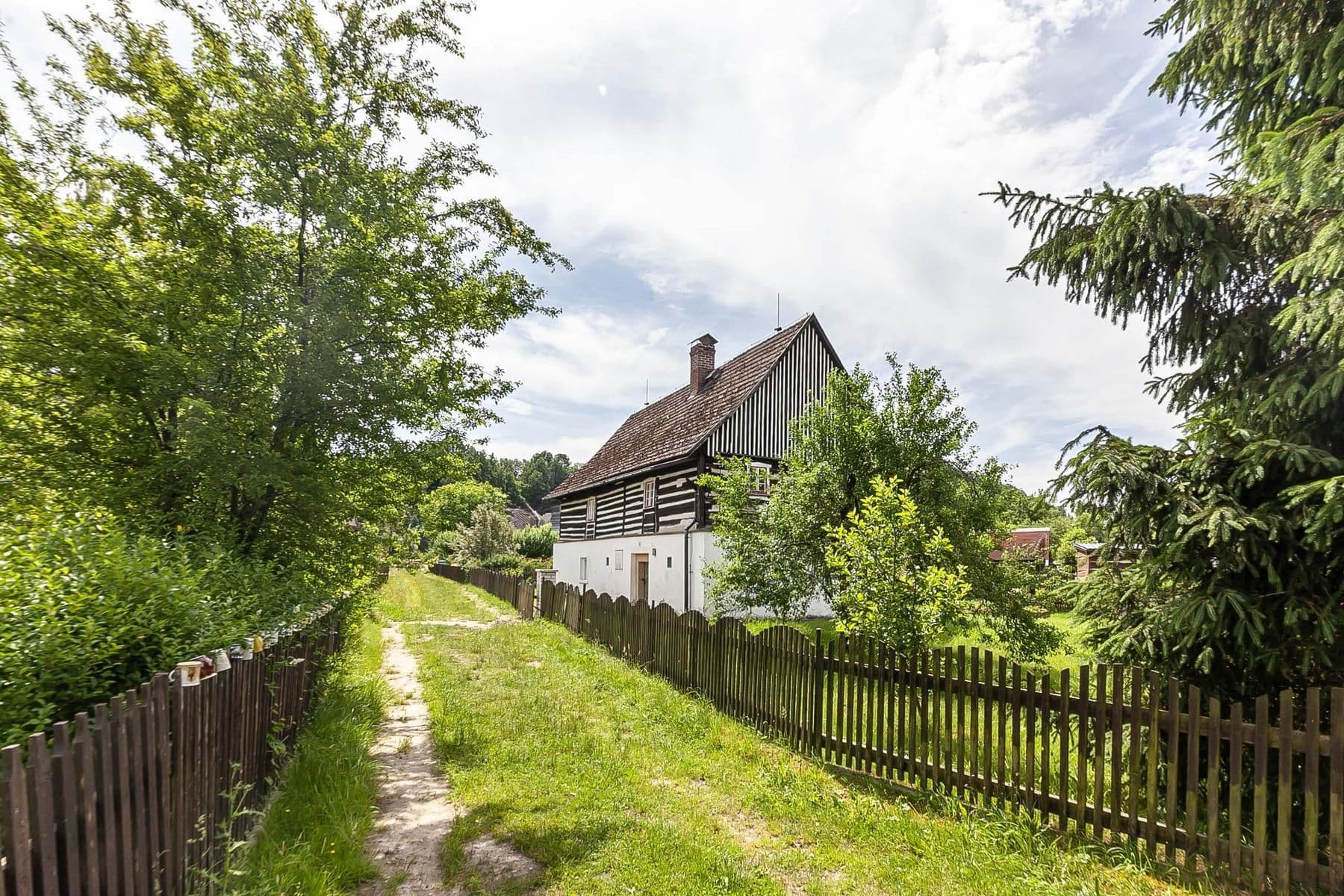 Predaj rekreačného objektu 139 m², pozemok 915 m², Velenice, Liberecký kraj Predaj rekreačného objektu 139 m², pozemok 915 m², Velenice, Liberecký kraj