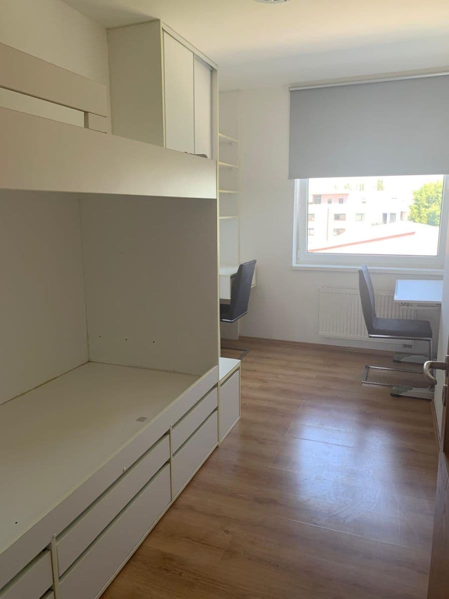 Prenájom bytu 3-izbový 73 m², Křivatcová, Praha, Praha Prenájom bytu 3-izbový 73 m², Křivatcová, Praha, Praha