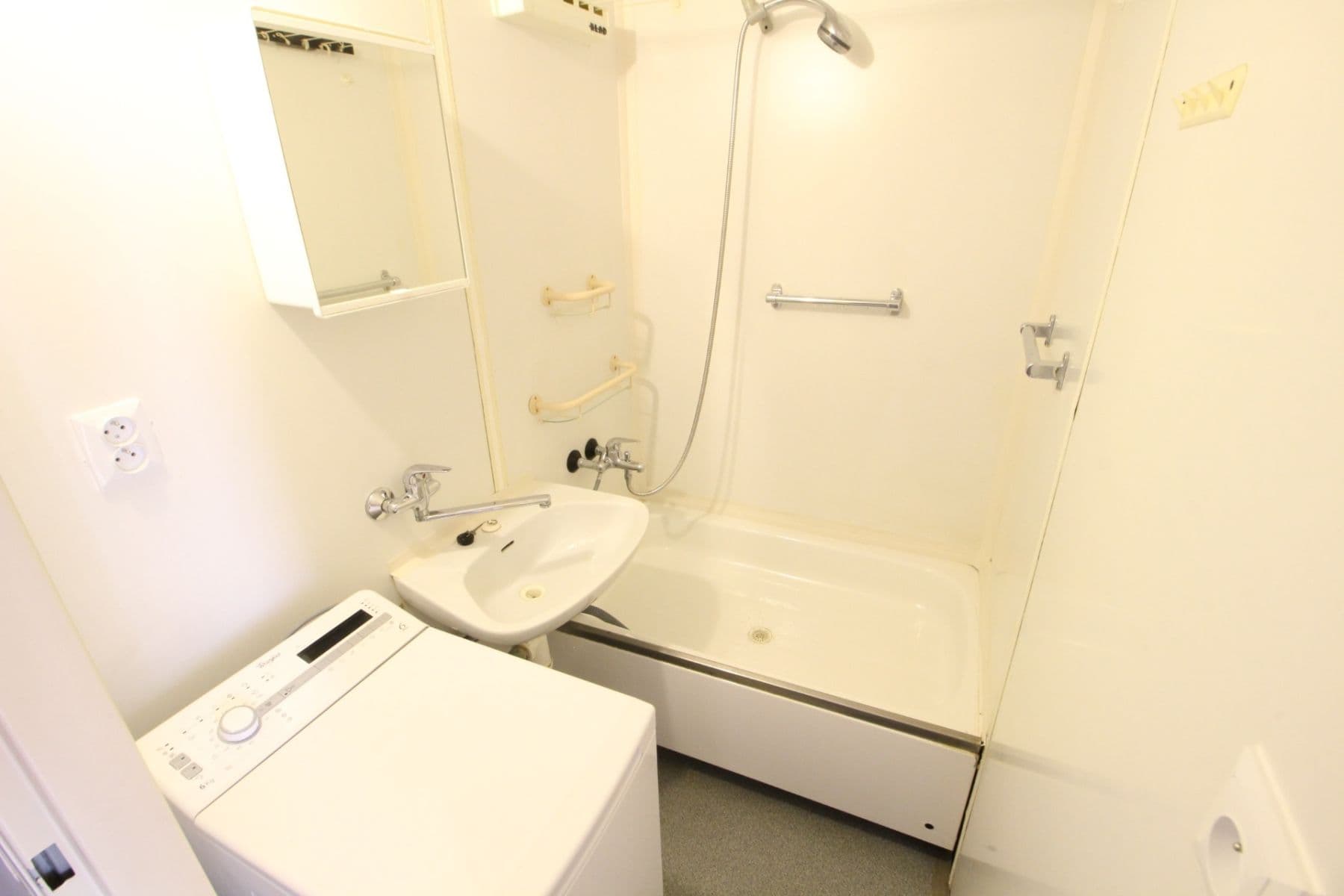 Prenájom bytu 2-izbový 43 m², Krouzova, Praha, Praha Prenájom bytu 2-izbový 43 m², Krouzova, Praha, Praha