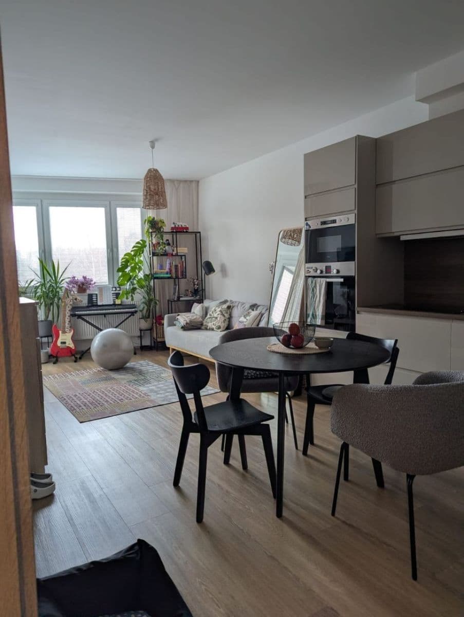 Prenájom bytu 2-izbový 54 m², Lovosická, Praha, Praha Prenájom bytu 2-izbový 54 m², Lovosická, Praha, Praha
