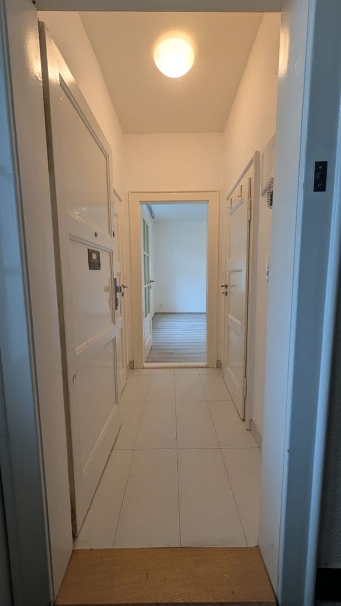 Prenájom bytu 1-izbový 28 m², Jaurisova, Praha, Praha Prenájom bytu 1-izbový 28 m², Jaurisova, Praha, Praha