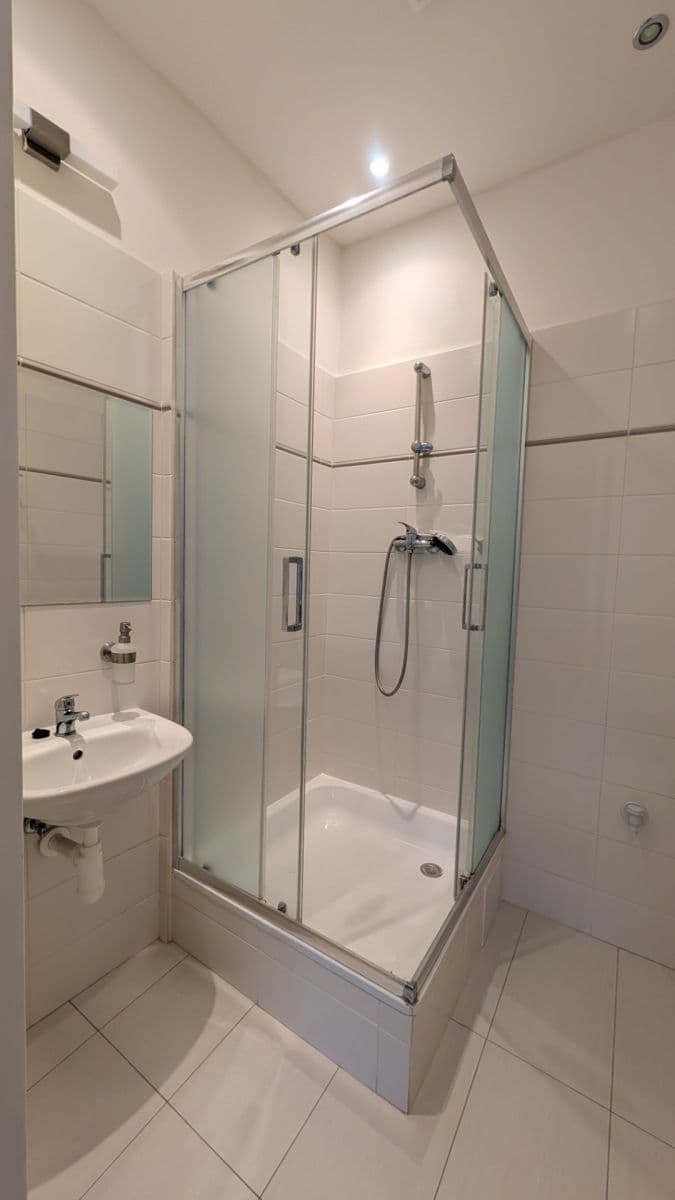 Prenájom bytu 1-izbový 28 m², Jaurisova, Praha, Praha Prenájom bytu 1-izbový 28 m², Jaurisova, Praha, Praha
