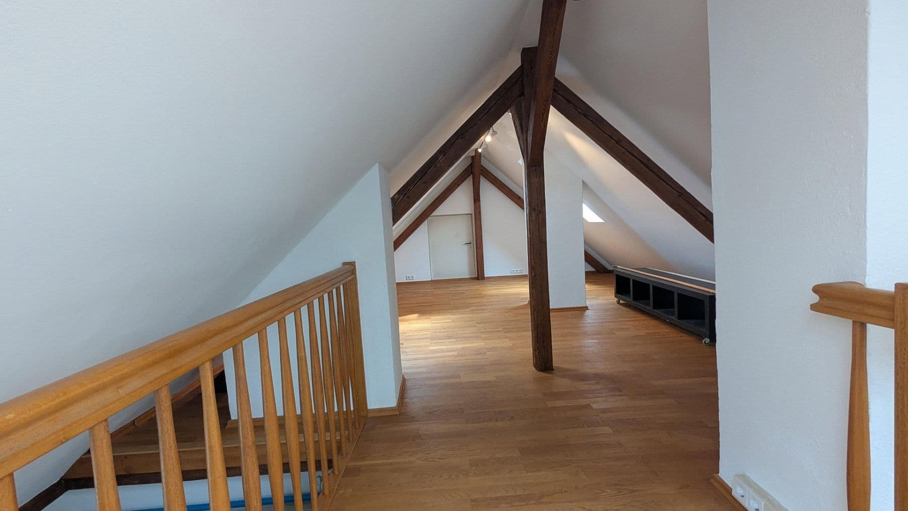 Prenájom bytu 3-izbový 111 m², Kantstraße 24, München, Bavorsko Prenájom bytu 3-izbový 111 m², Kantstraße 24, München, Bavorsko