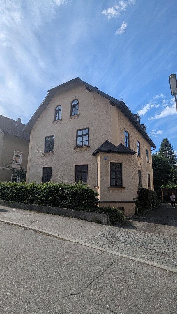 Prenájom bytu 3-izbový 111 m², Kantstraße 24, München, Bavorsko Prenájom bytu 3-izbový 111 m², Kantstraße 24, München, Bavorsko