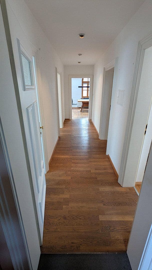 Prenájom bytu 3-izbový 111 m², Kantstraße 24, München, Bavorsko Prenájom bytu 3-izbový 111 m², Kantstraße 24, München, Bavorsko