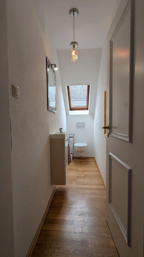 Prenájom bytu 3-izbový 111 m², Kantstraße 24, München, Bavorsko Prenájom bytu 3-izbový 111 m², Kantstraße 24, München, Bavorsko